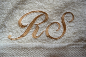 Siuvinėtas rankšluostis su inicialais